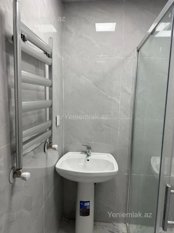Satılır 2 otaqlı köhnə tikili 60 m²