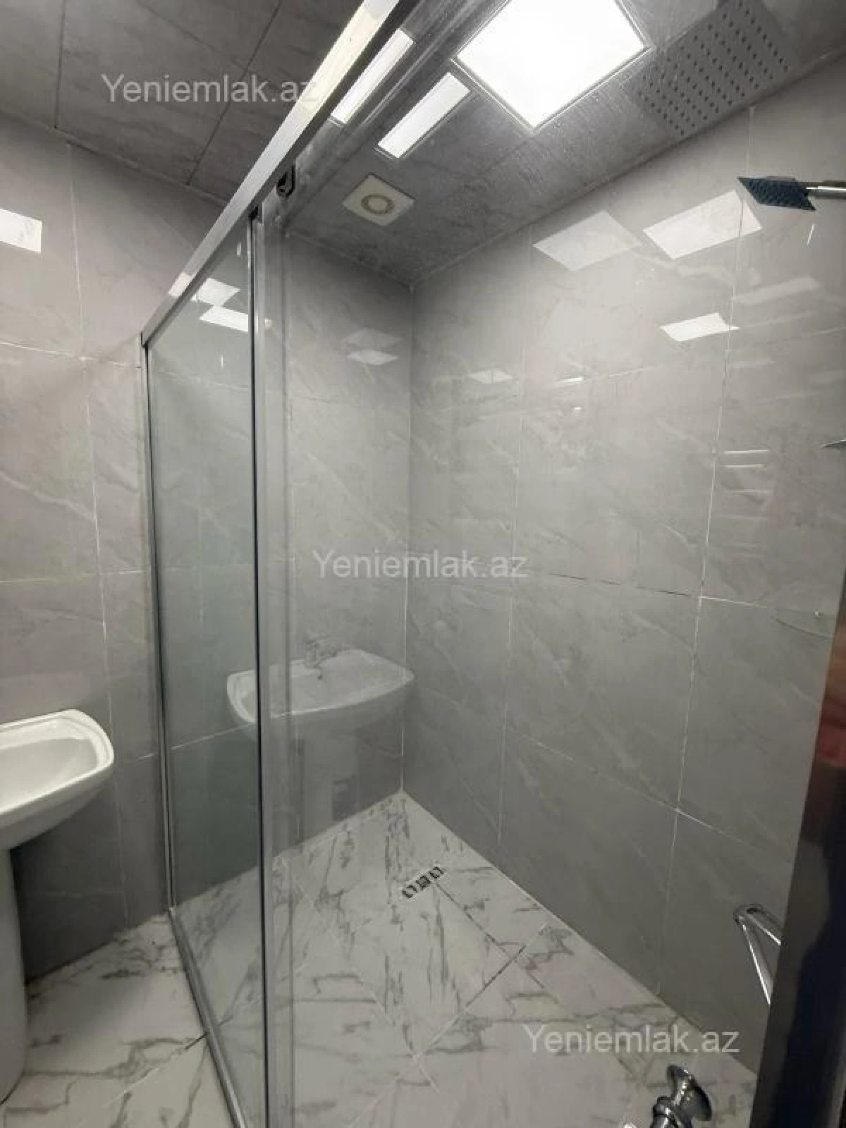 Satılır 2 otaqlı köhnə tikili 60 m²