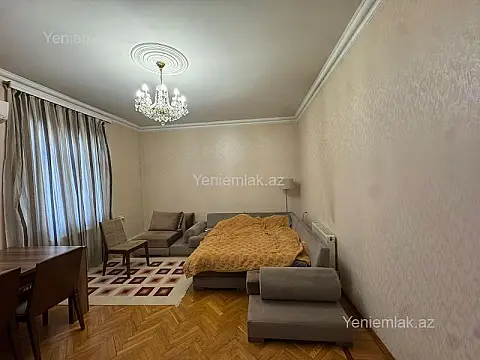 Satılır 3 otaqlı köhnə tikili 90 m²