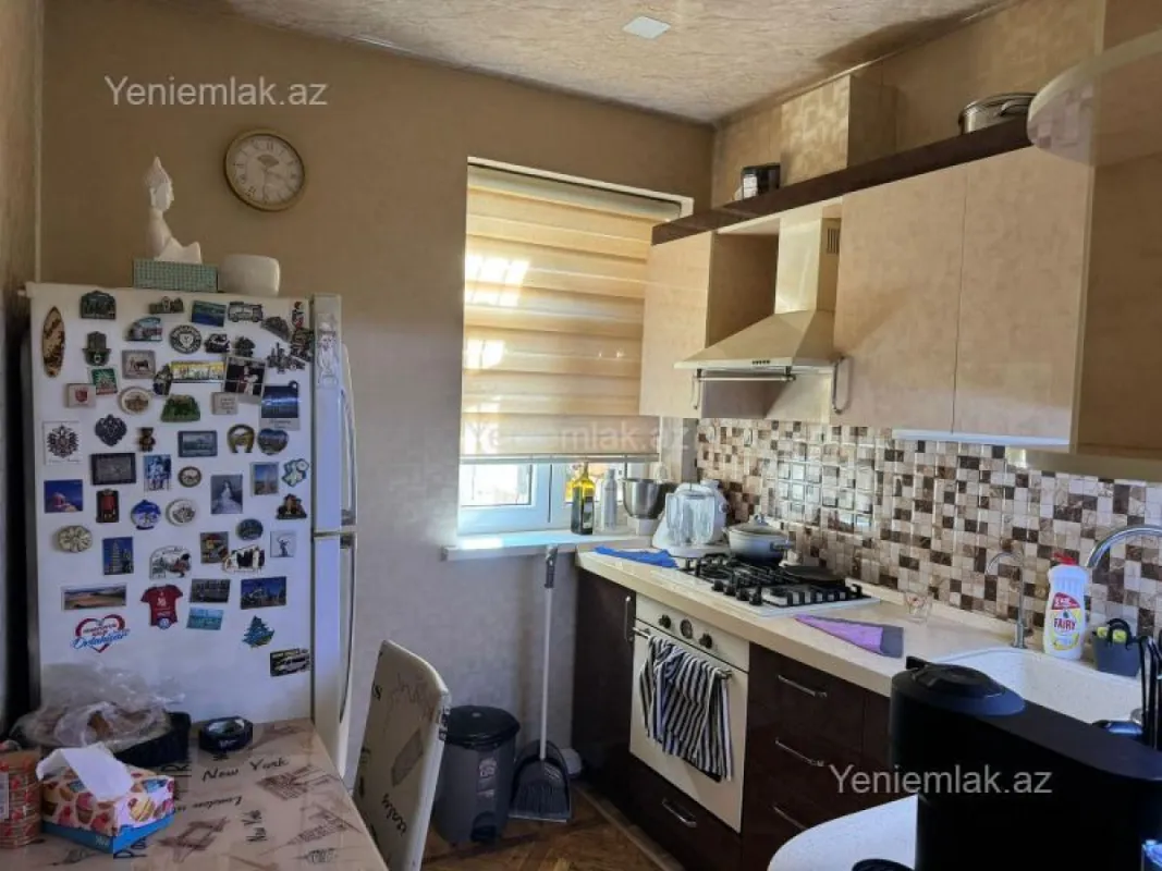 Satılır 3 otaqlı köhnə tikili 90 m²