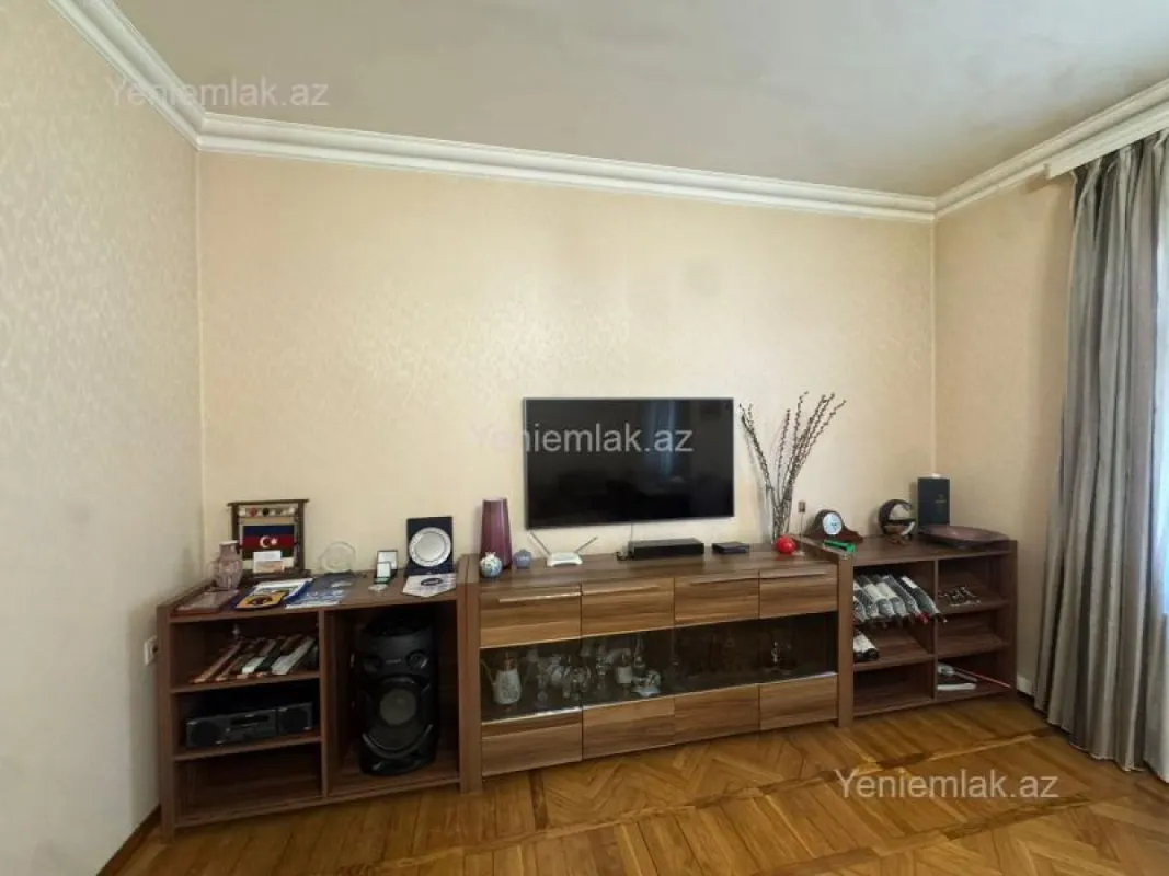 Satılır 3 otaqlı köhnə tikili 90 m²