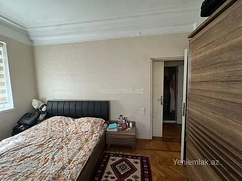 Satılır 3 otaqlı köhnə tikili 90 m²