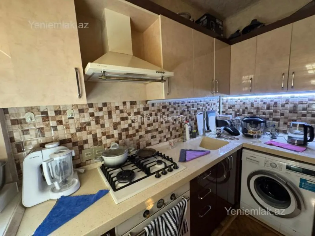 Satılır 3 otaqlı köhnə tikili 90 m²