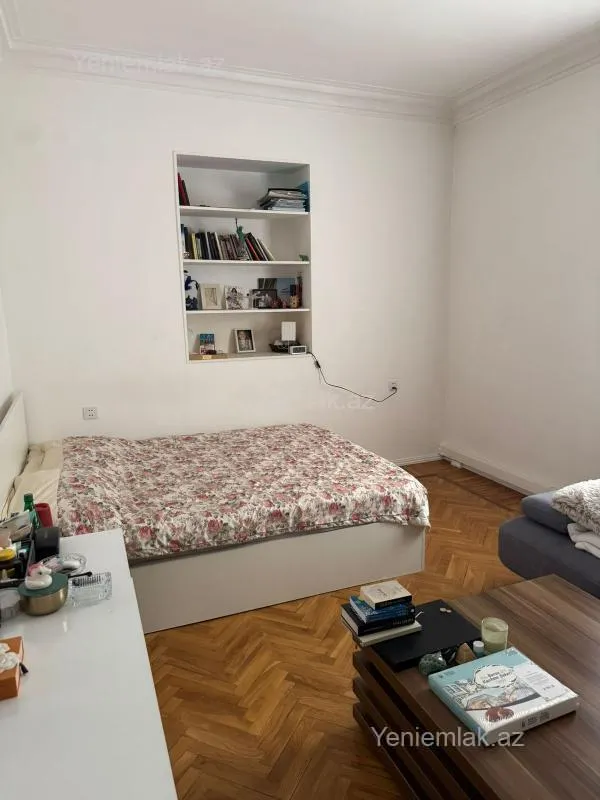 Satılır 3 otaqlı köhnə tikili 90 m²