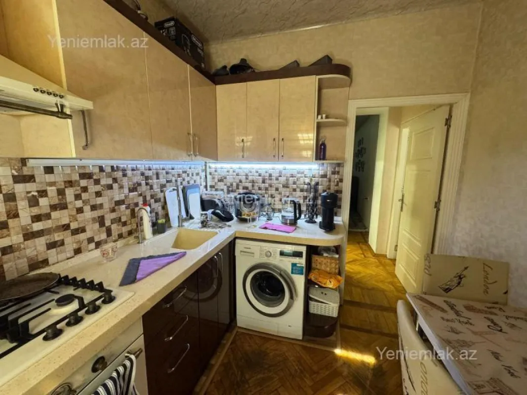 Satılır 3 otaqlı köhnə tikili 90 m²