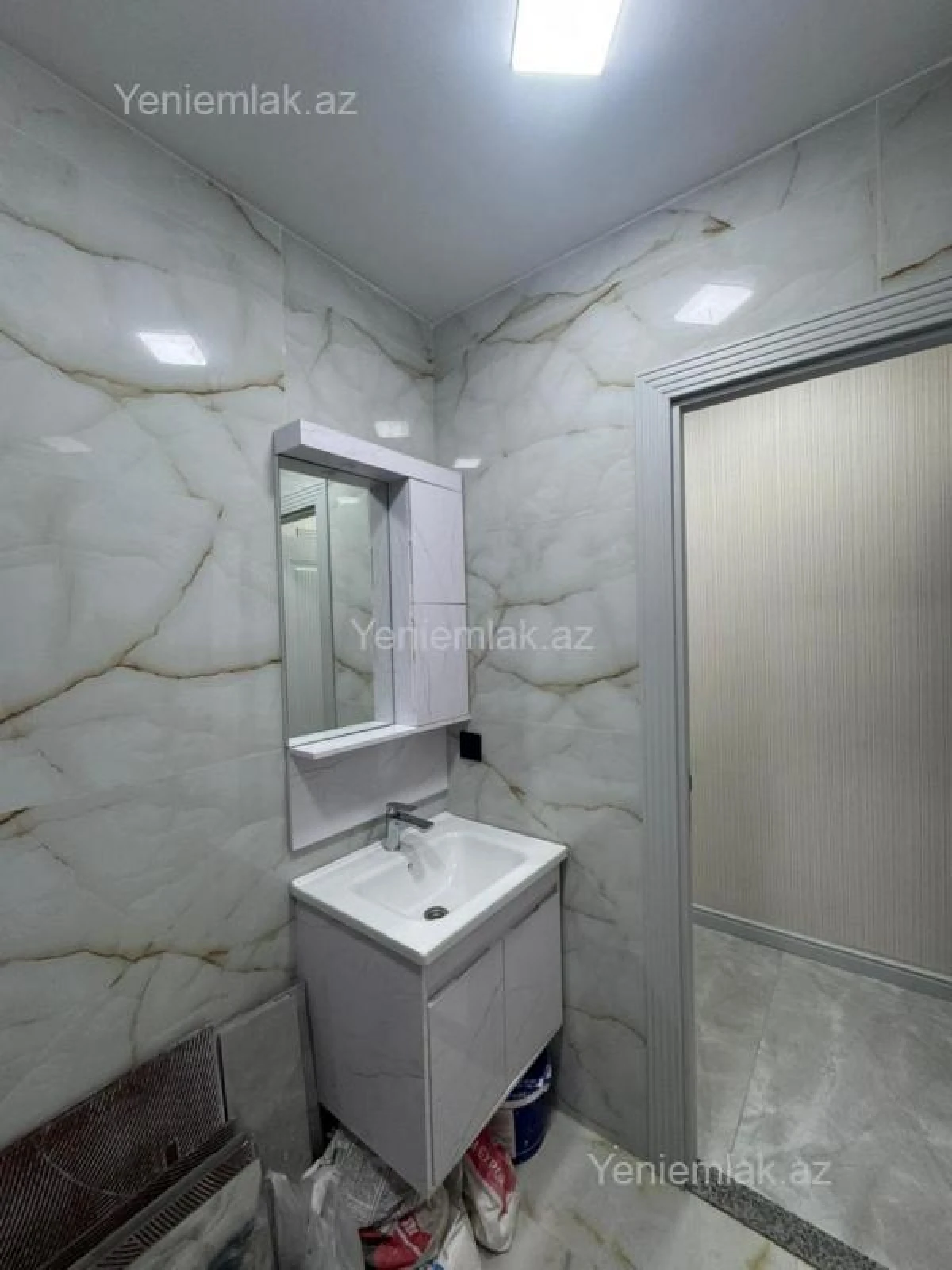 Satılır 2 otaqlı köhnə tikili 55 m²