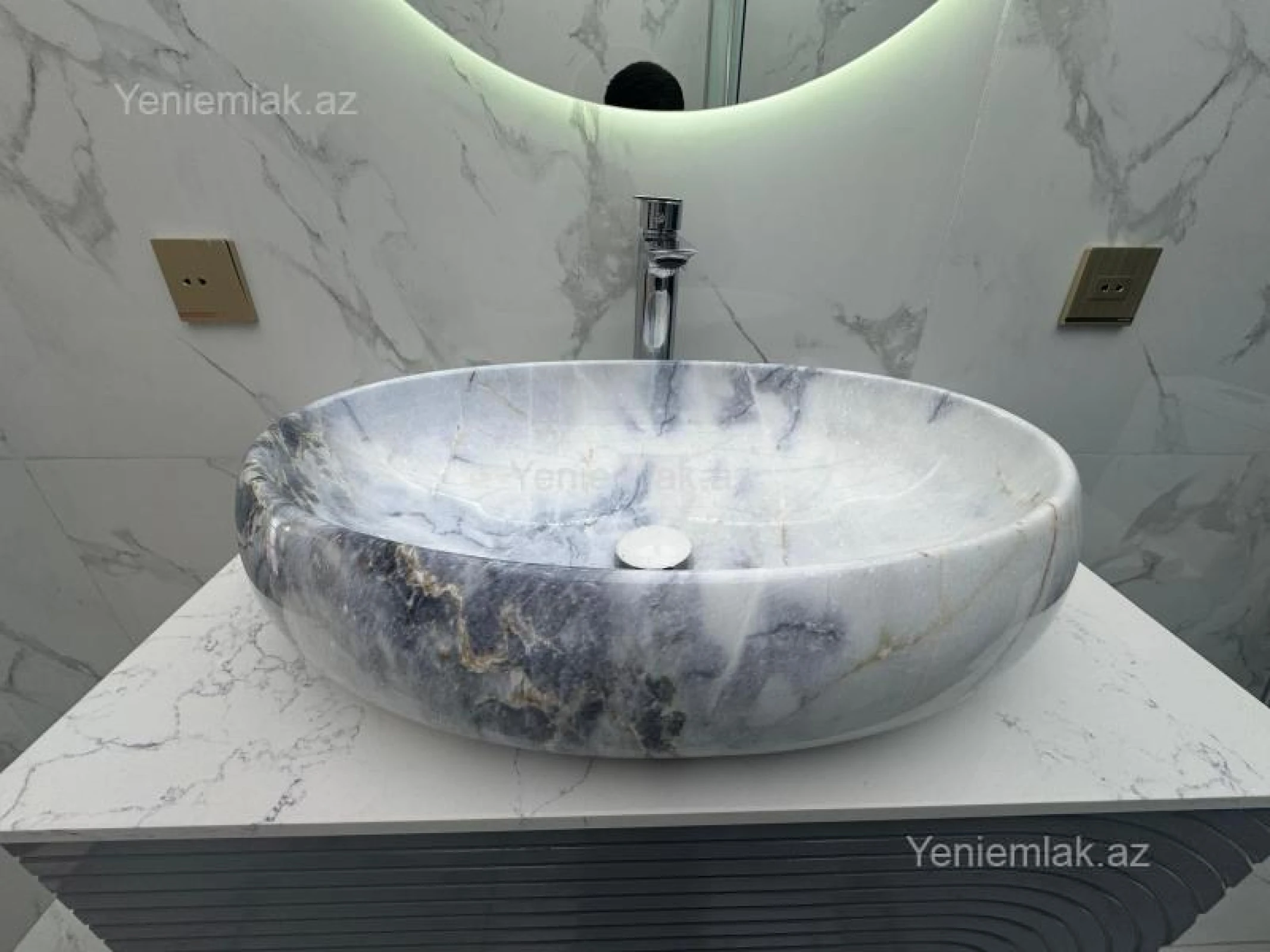 Satılır 3 otaqlı yeni tikili 115 m²