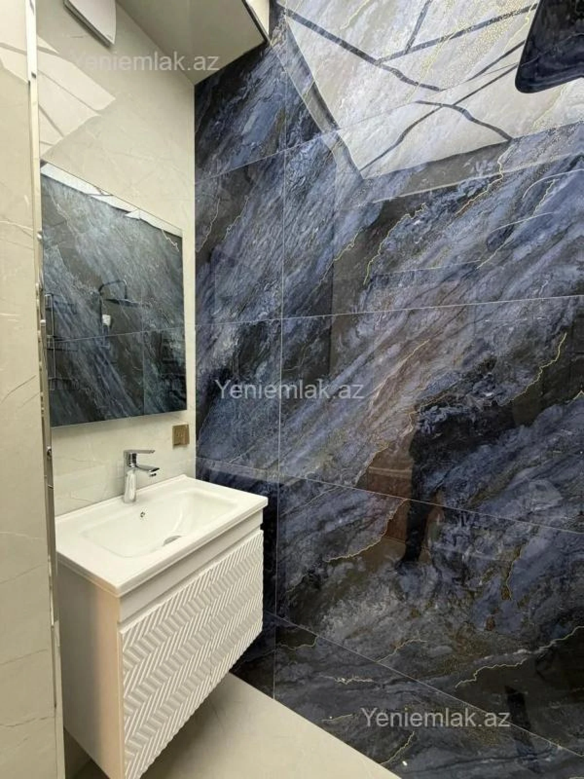 Satılır 3 otaqlı yeni tikili 115 m²