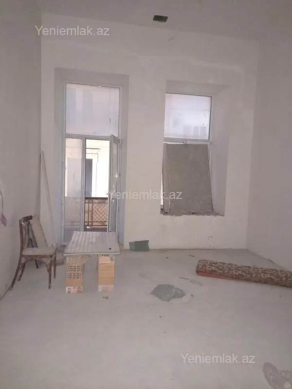 Satılır 5 otaqlı köhnə tikili 160 m²