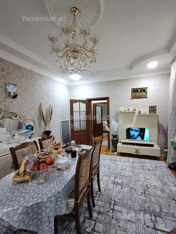 Satılır 4 otaqlı köhnə tikili 80 m²