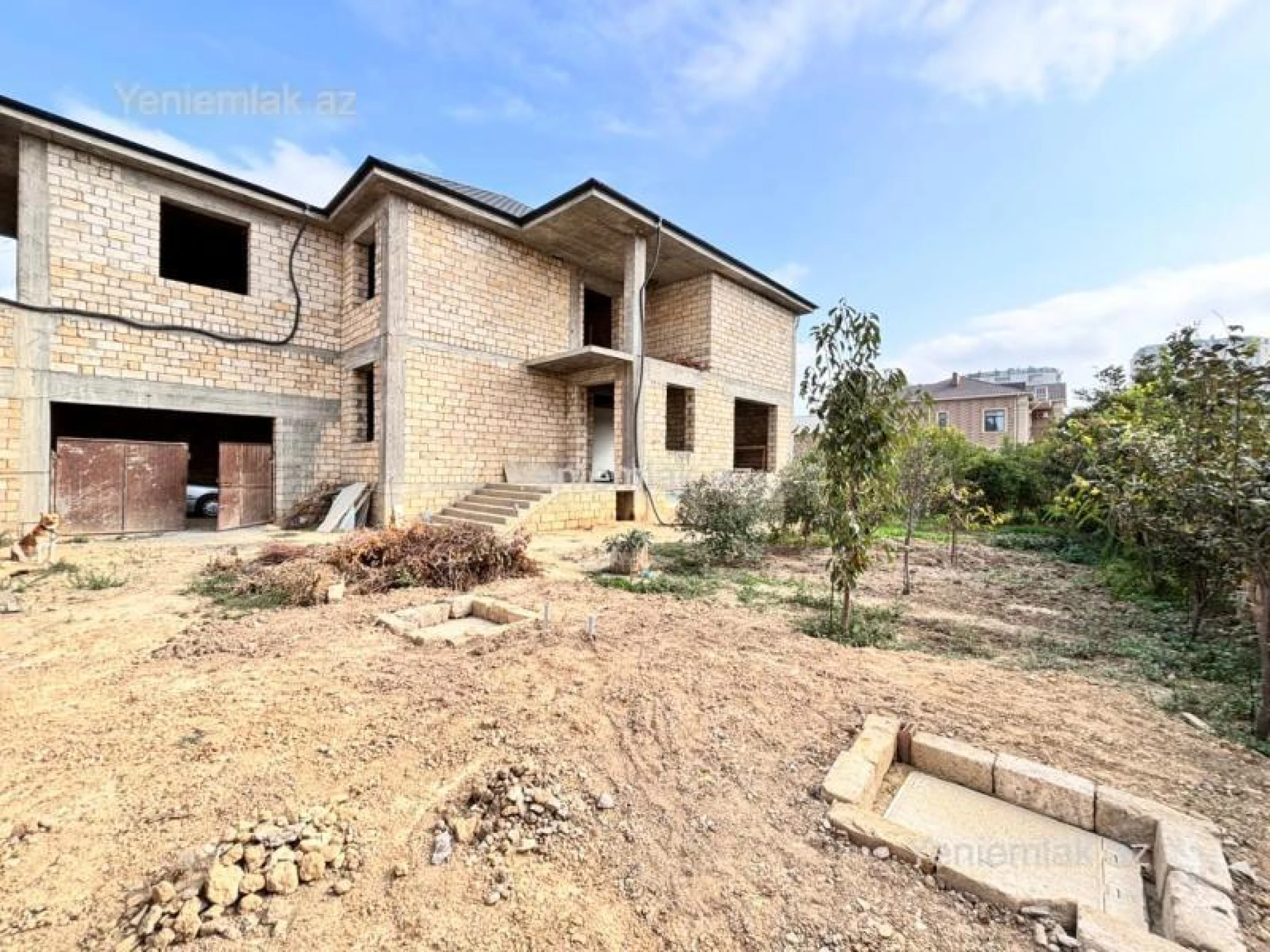 Satılır 14 otaqlı həyət evi 400 m²