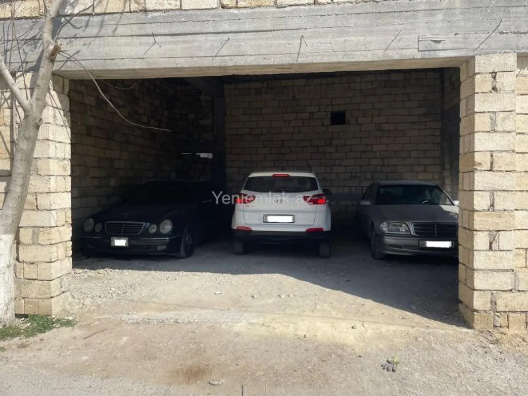 Satılır 14 otaqlı həyət evi 400 m²