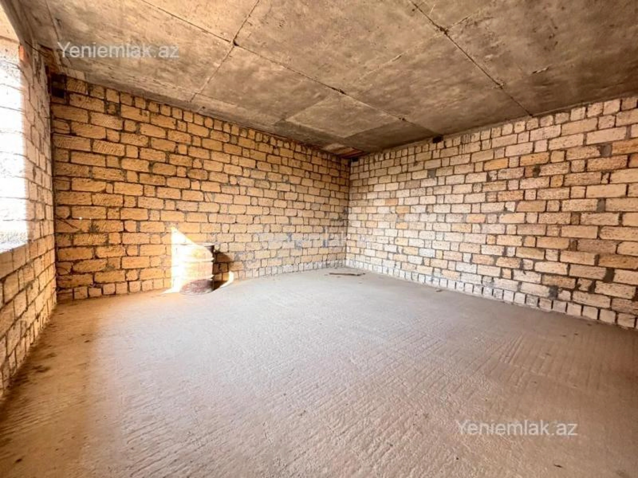 Satılır 14 otaqlı həyət evi 400 m²