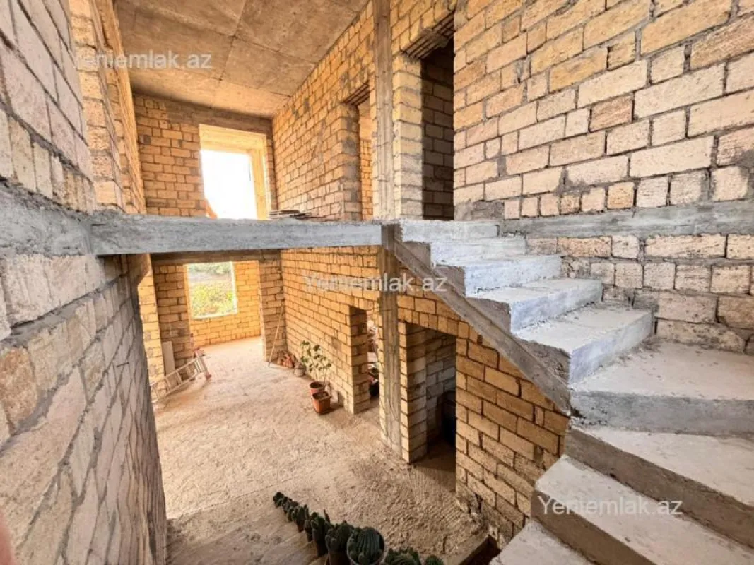 Satılır 14 otaqlı həyət evi 400 m²