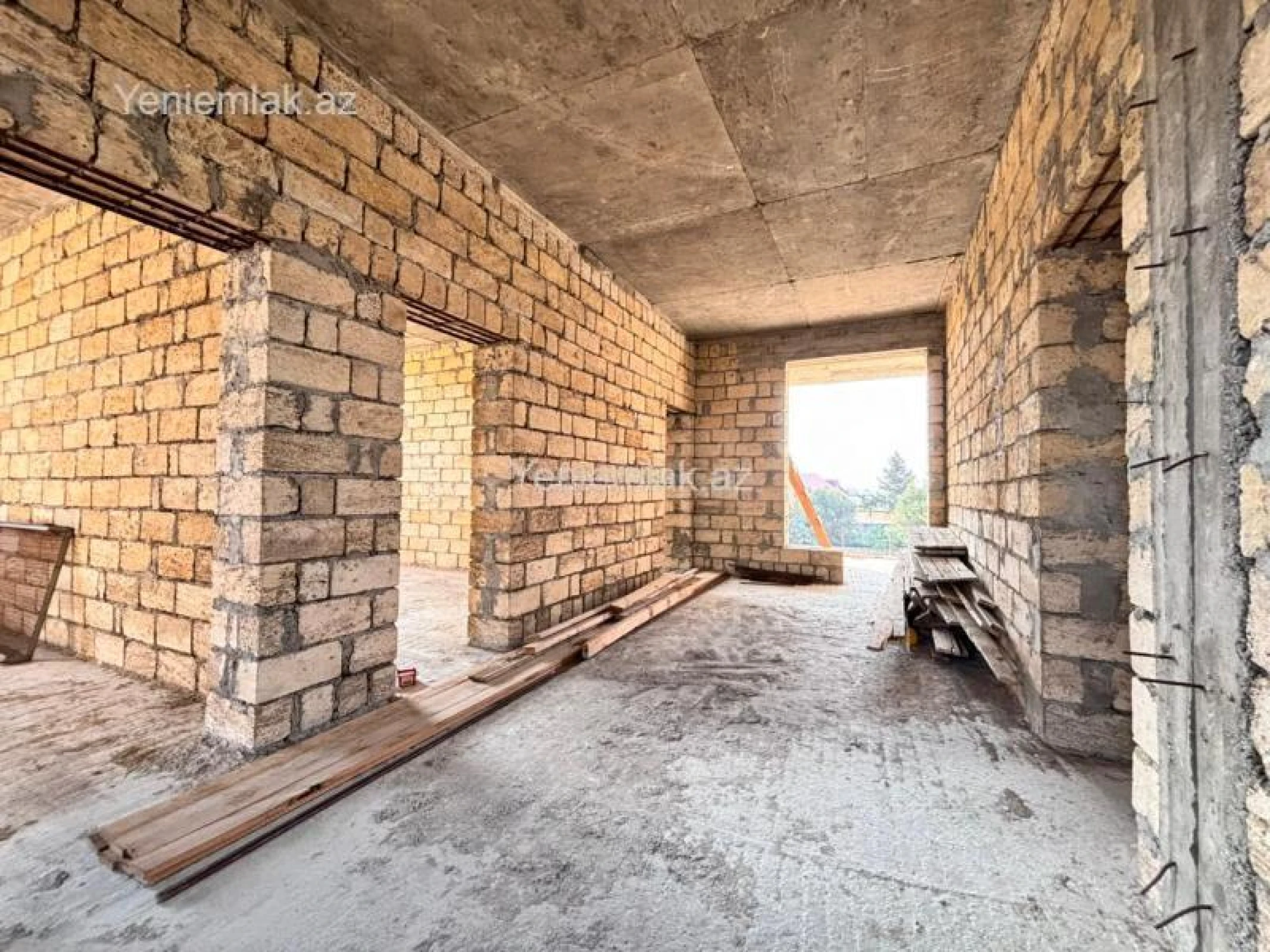 Satılır 14 otaqlı həyət evi 400 m²