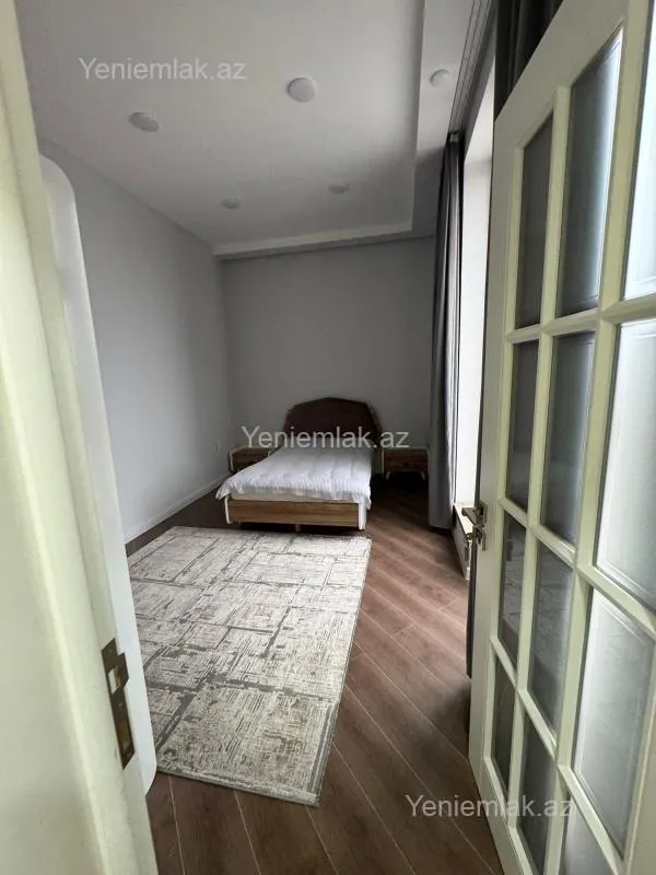 Satılır 6 otaqlı həyət evi 432 m²