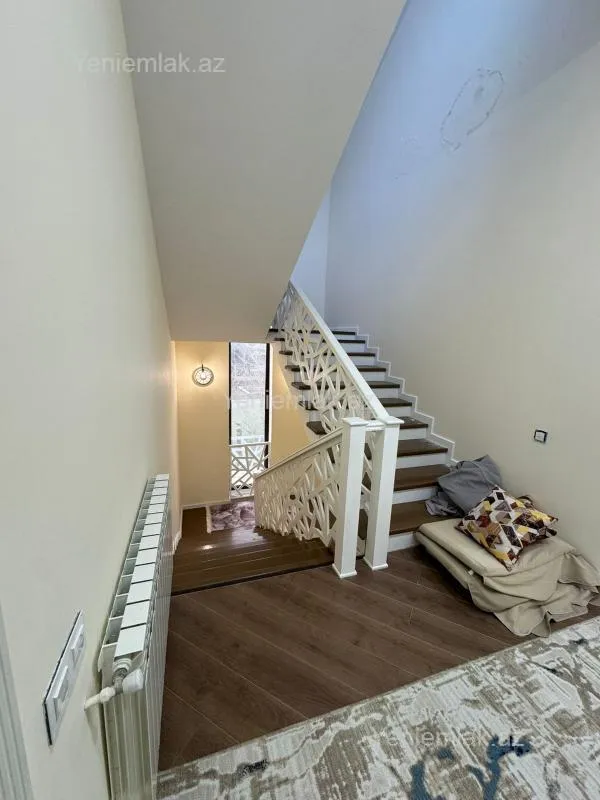 Satılır 6 otaqlı həyət evi 432 m²