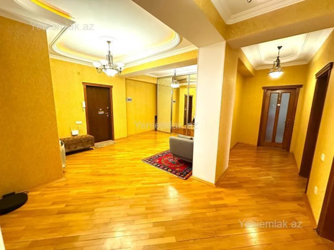 Satılır 4 otaqlı yeni tikili 210 m²