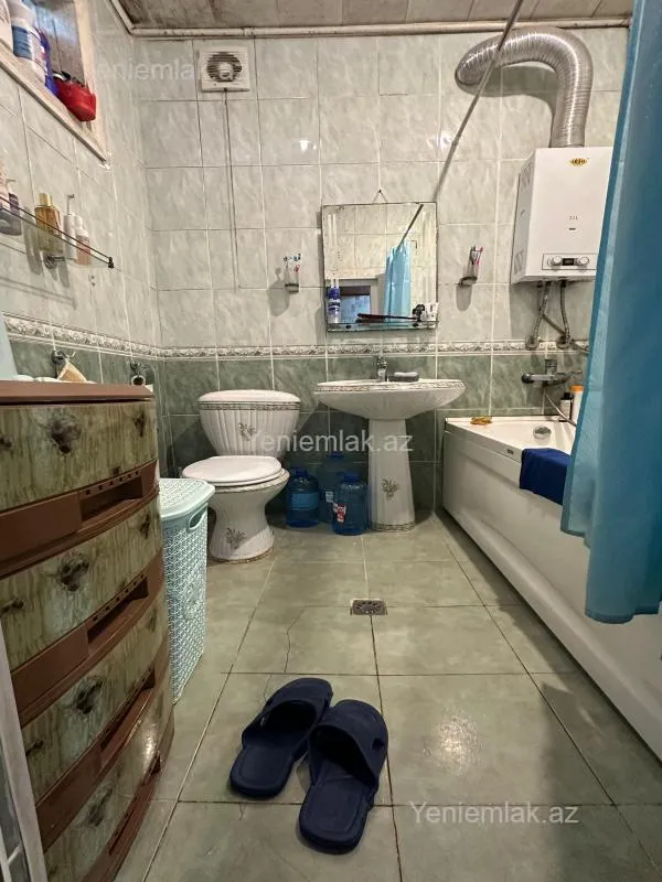 Satılır 2 otaqlı köhnə tikili 66 m²