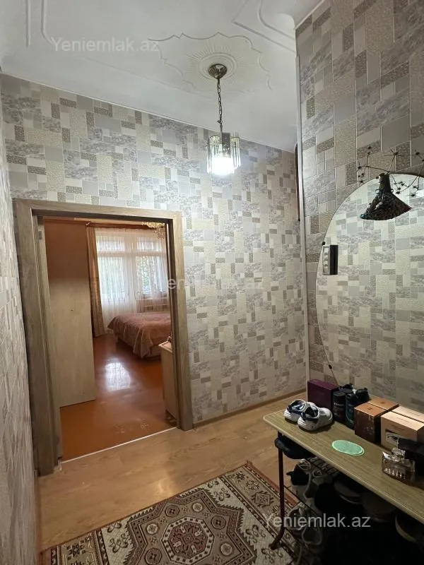 Satılır 2 otaqlı köhnə tikili 66 m²