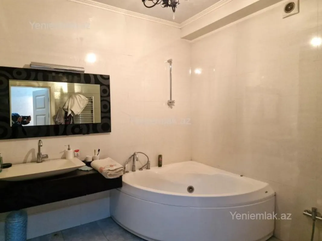 Satılır 4 otaqlı yeni tikili 195 m²