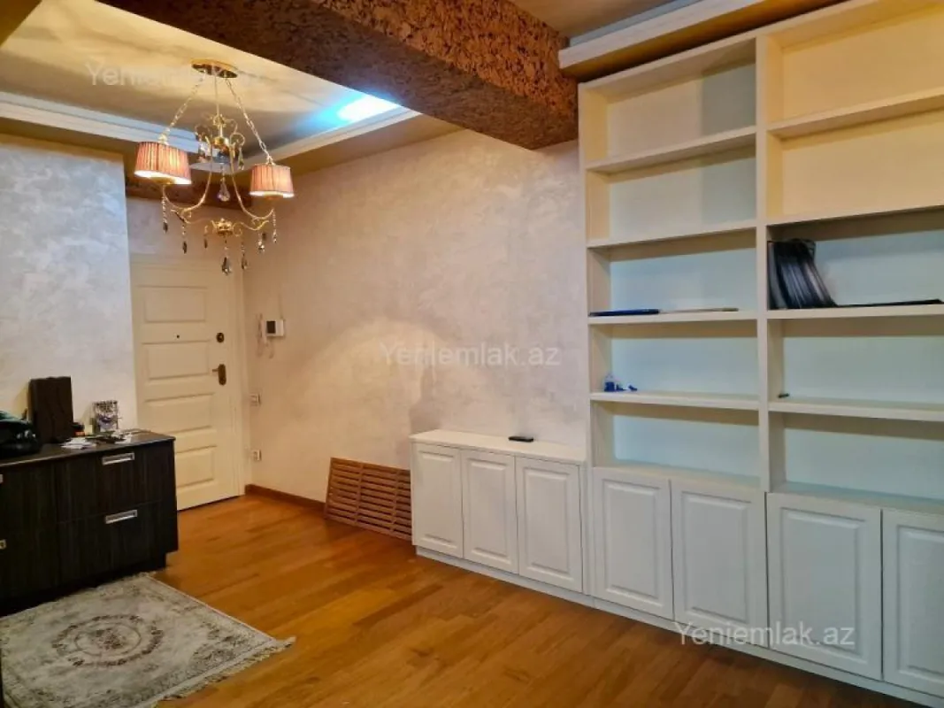 Satılır 4 otaqlı yeni tikili 195 m²