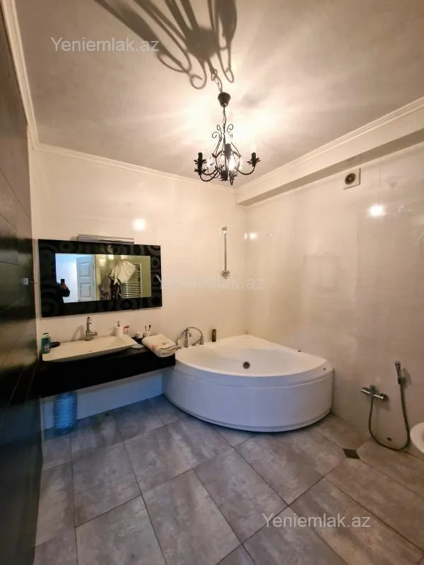 Satılır 4 otaqlı yeni tikili 195 m²