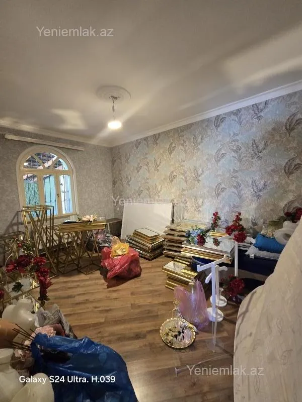 Satılır 9 otaqlı həyət evi 450 m²