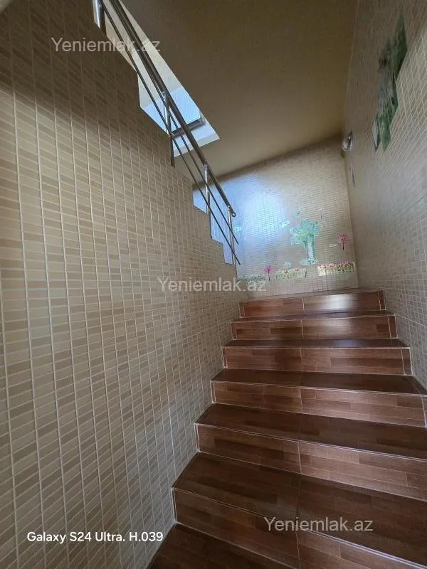 Satılır 9 otaqlı həyət evi 450 m²