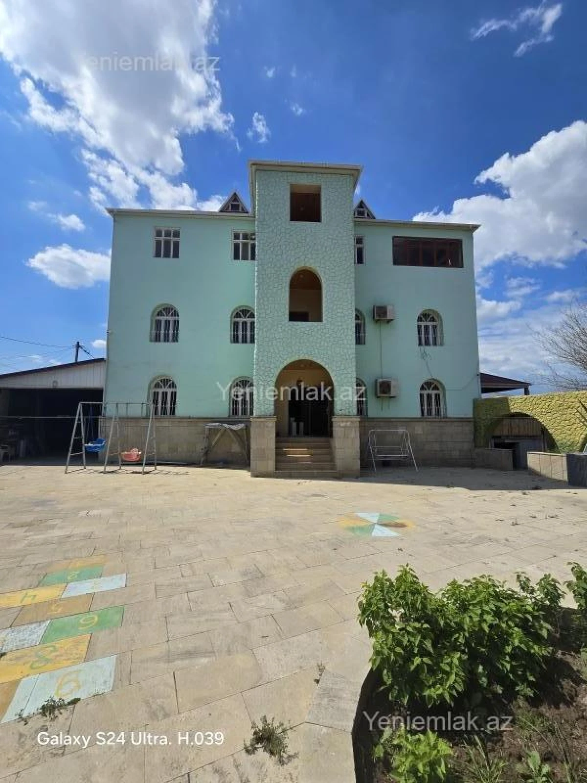 Satılır 9 otaqlı həyət evi 450 m²