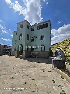 Satılır 9 otaqlı həyət evi 450 m²
