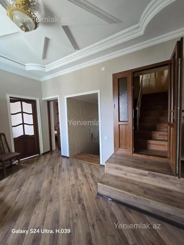 Satılır 9 otaqlı həyət evi 450 m²