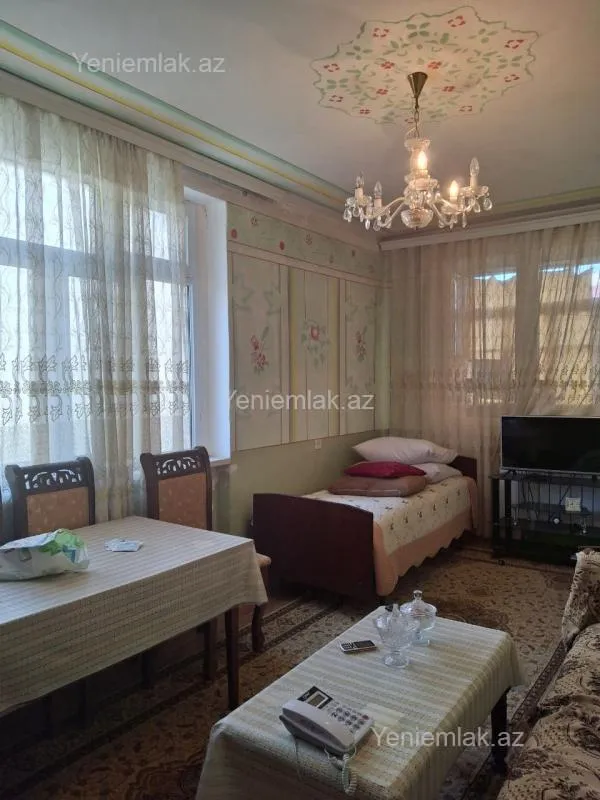 Satılır 1 otaqlı köhnə tikili 36 m²