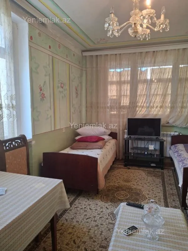 Satılır 1 otaqlı köhnə tikili 36 m²