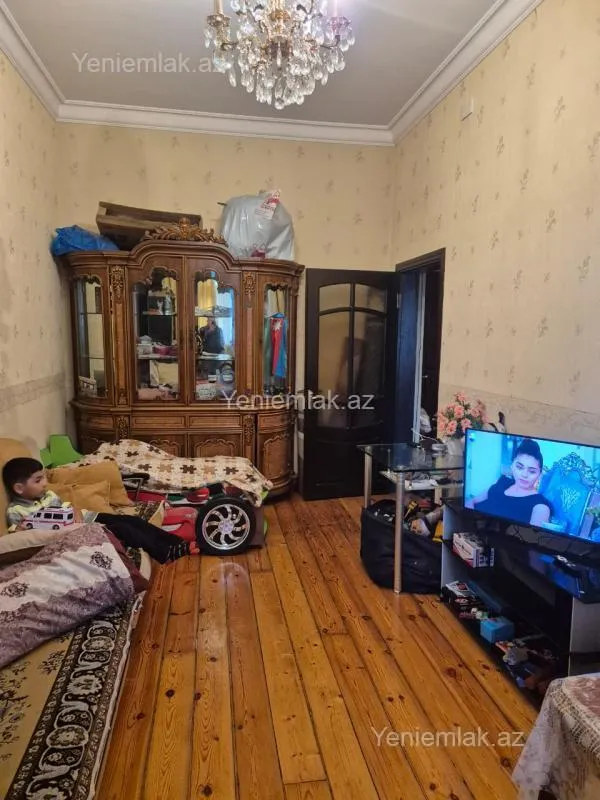 Satılır 2 otaqlı köhnə tikili 50 m²