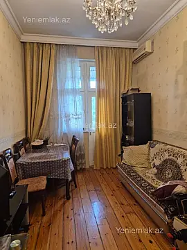 Satılır 2 otaqlı köhnə tikili 50 m²