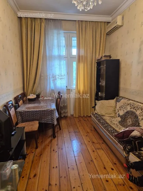 Satılır 2 otaqlı köhnə tikili 50 m²
