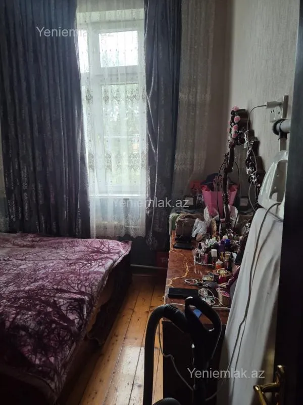 Satılır 2 otaqlı köhnə tikili 50 m²