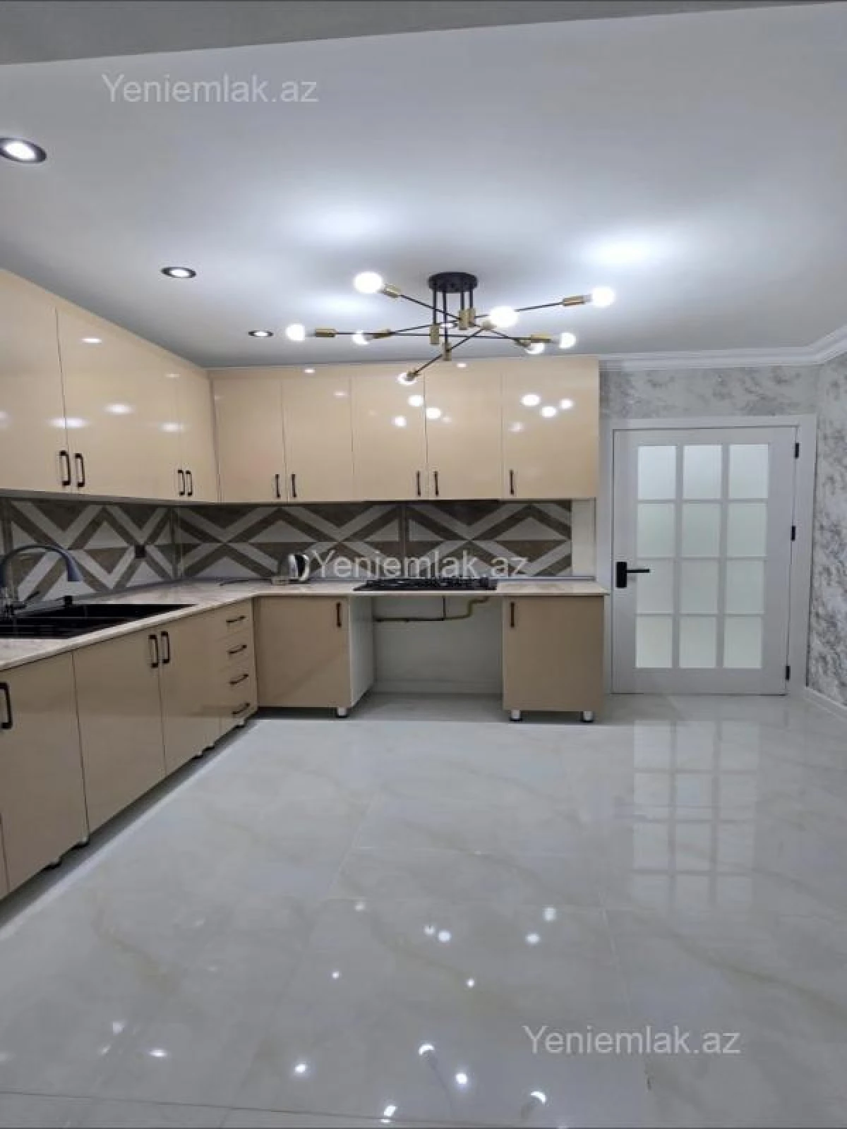 Satılır 3 otaqlı köhnə tikili 80 m²