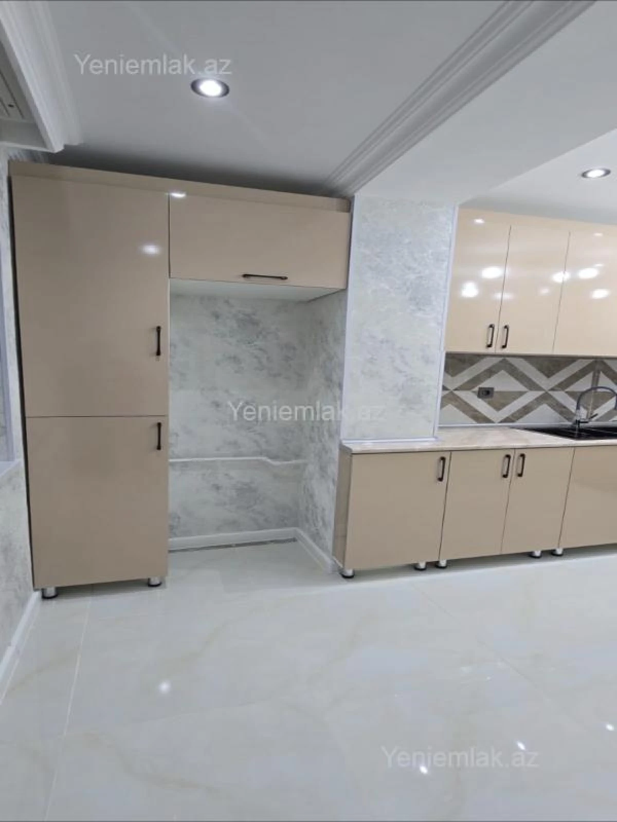 Satılır 3 otaqlı köhnə tikili 80 m²