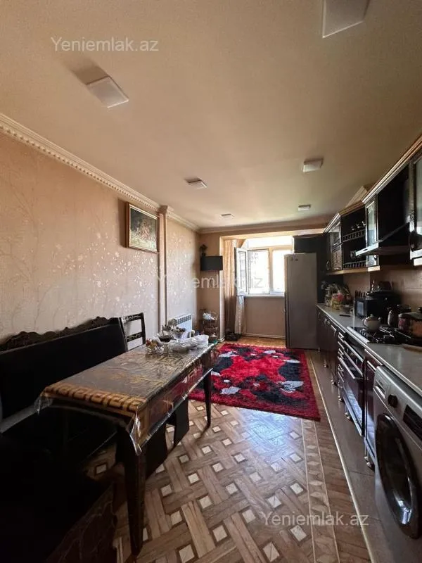 Satılır 5 otaqlı köhnə tikili 120 m²