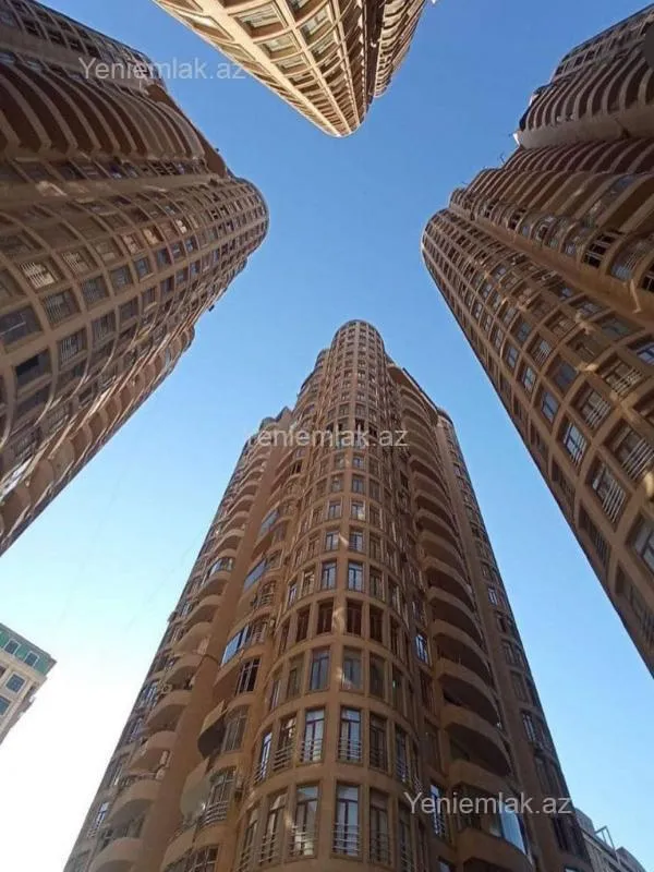 Satılır 3 otaqlı yeni tikili 165 m²