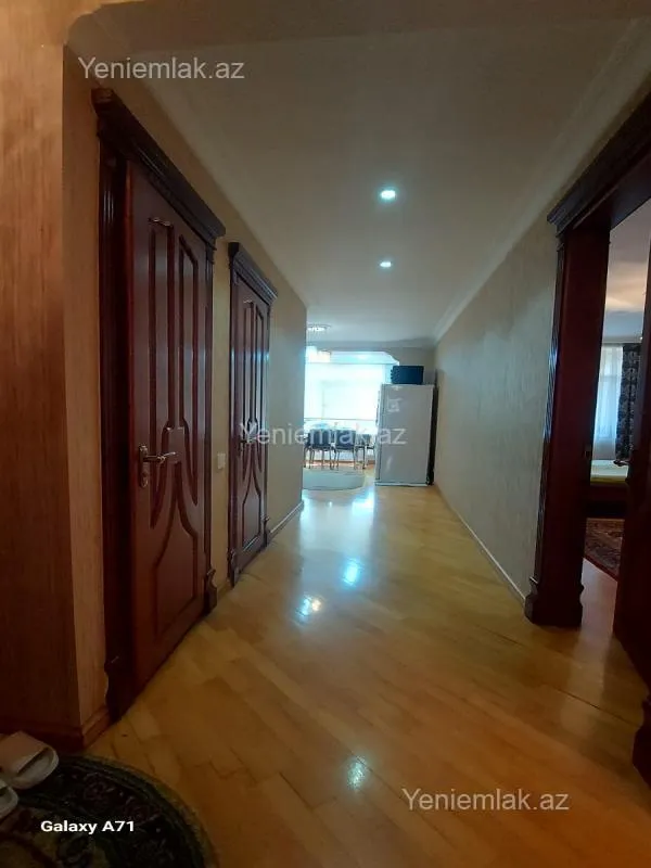 Satılır 3 otaqlı köhnə tikili 90 m²