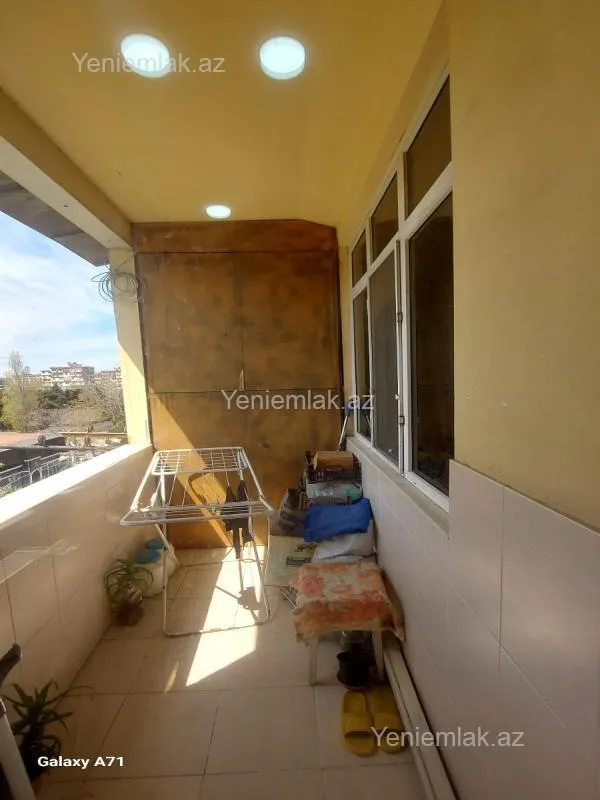 Satılır 3 otaqlı köhnə tikili 90 m²