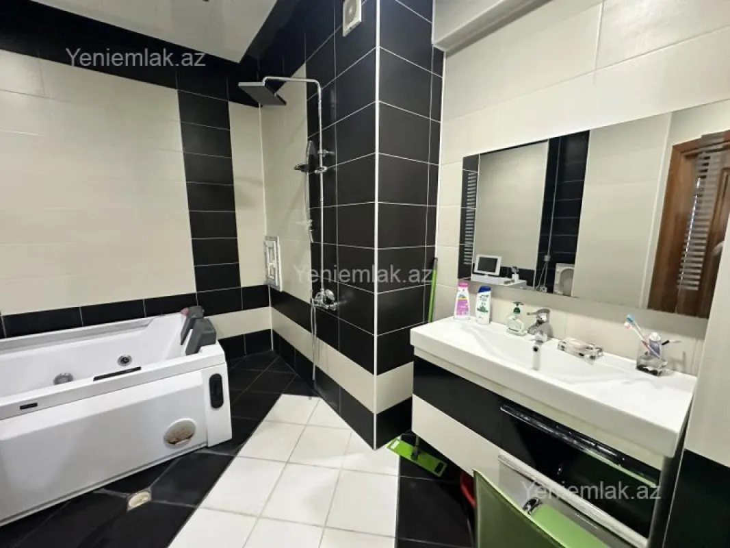 Satılır 3 otaqlı yeni tikili 150 m²