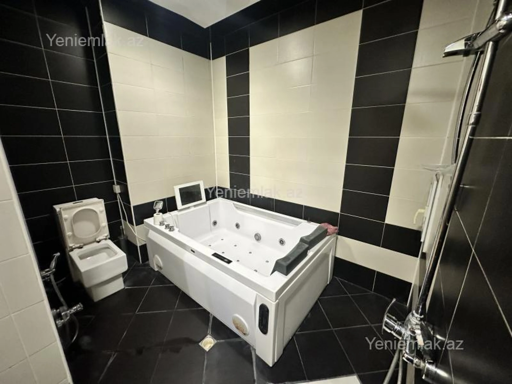 Satılır 3 otaqlı yeni tikili 150 m²