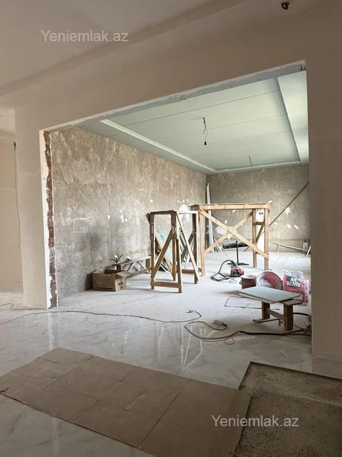 Satılır 10 otaqlı həyət evi 690 m²