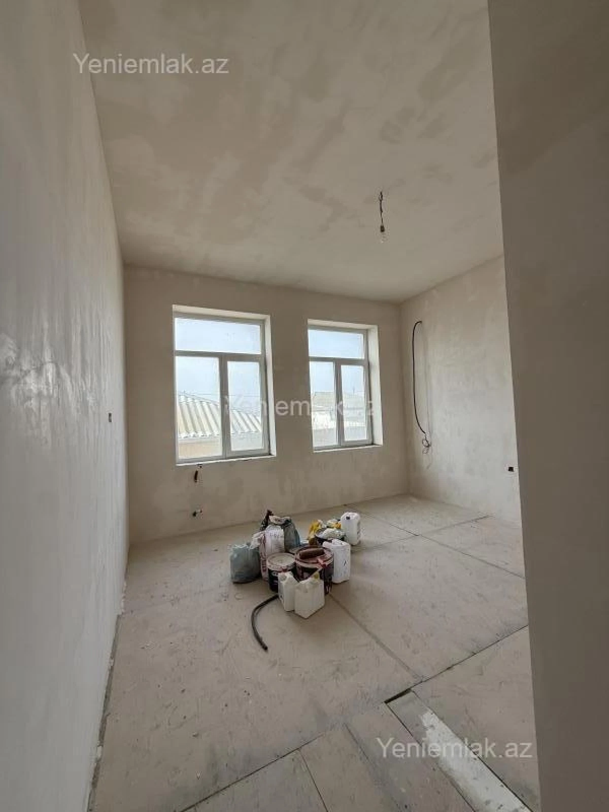 Satılır 10 otaqlı həyət evi 690 m²