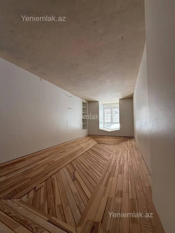 Satılır 10 otaqlı həyət evi 690 m²