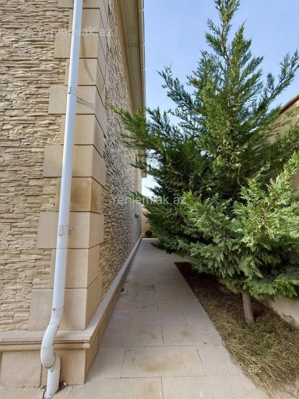 Satılır 10 otaqlı həyət evi 690 m²